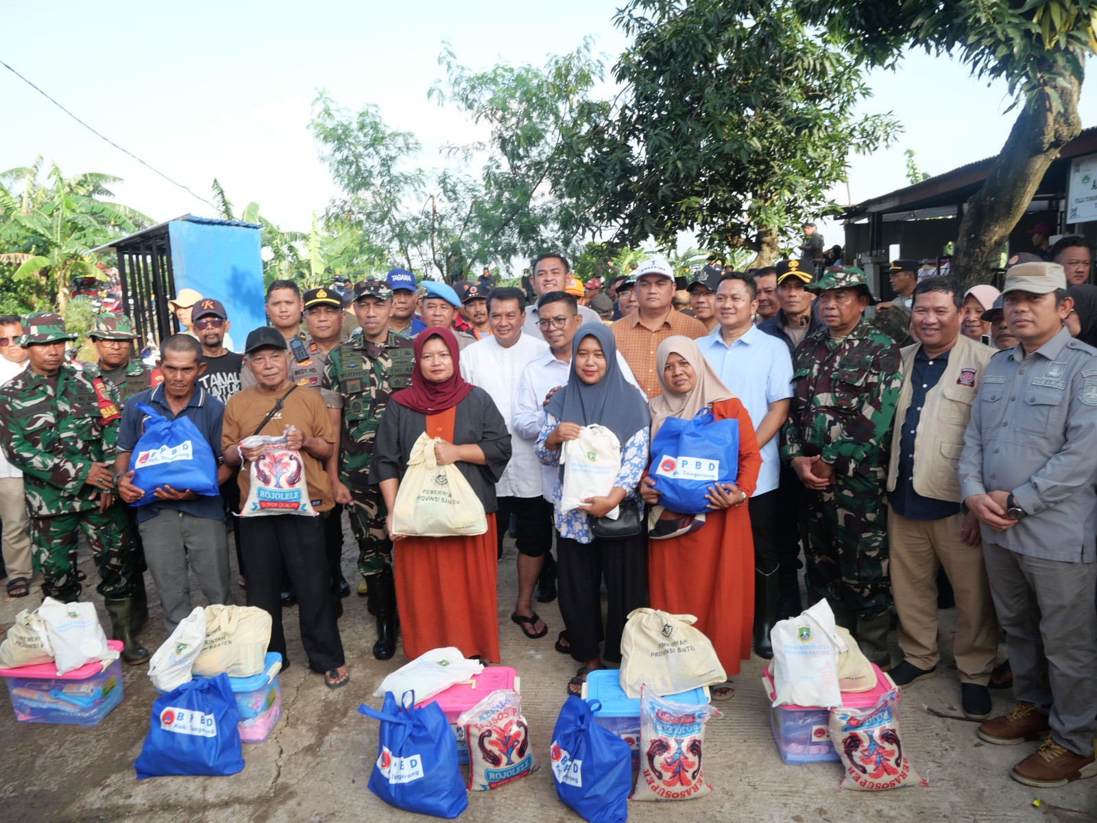 Sinergi Tanpa Batas, Dandim 0510/Tigaraksa Dampingi Forkopimda Tinjau Banjir Pasar Kemis