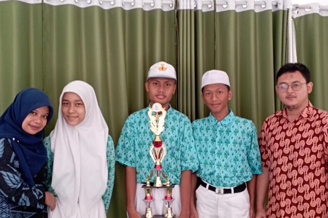 Siswa SMA Negeri 10 Kota Tangerang Selatan Juara 1 dan Favorit Olimpiade Agama Islam Tingkat Nasional