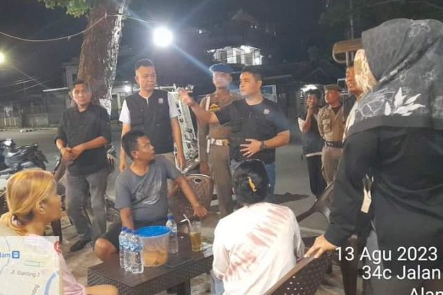 Sikat Maksiat, Pol.PP Padang Amankan 3 Speaker dan Sejumlah Botol Miras dari Beberapa Kafe Karaoke