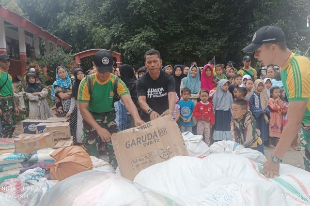 DPC Hipakad Tangsel Bersama Batalyon Arhanud 1 Kostrad Mendistribusikan Bantuan untuk Korban Gempa di Cianjur