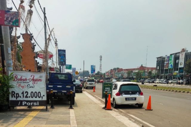 Soal Trotoar Berubah Fungsi Jadi Tempat Parkir, Pengamat: DPRD Juga Jangan Diam Saja