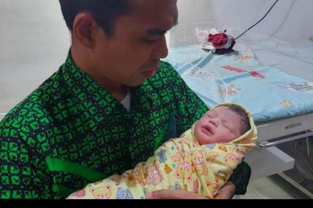 Ustaz Abdul Somad Dikarunia Anak Laki-laki, Sandiaga Uno Ucapkan Selamat