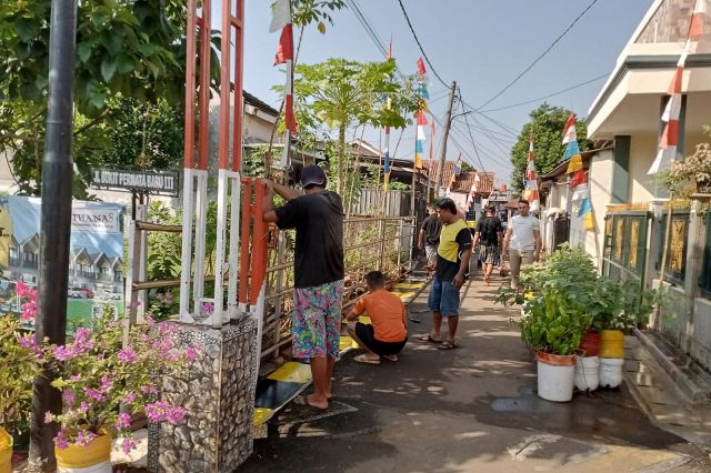 Menyambut HUT RI ke 79, warga Tanah Sewaan Tangsel Berbenah Kampung